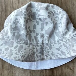 LULULEMON Both Ways Bucket Hat White Cheetah Camo Print S/M Reversible NWT